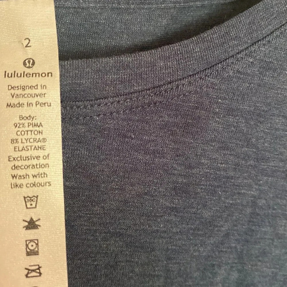 Lululemon sz 2 short sleeve short with gathered front blue - Picture 2 of 4
